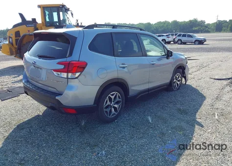 2020 Subaru Forester Premium z USA, uszkodzony, nr VIN JF2SKAJC1LH513640